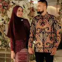 Foto Shireen Sungkar dan Teuku Wisnu saat mengenakan outfit senada (Credit: Instagram/shireensungkar)