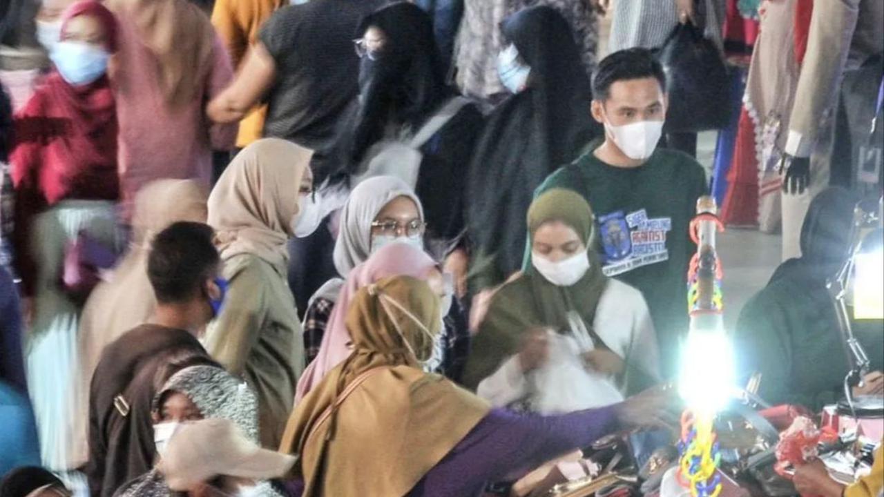 Tradisi Memburu Baju Lebaran