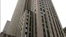 Bangunan yang merupakan kantor pengacara pribadi Donald Trump, Michael Cohen di New York, Senin (9/4). FBI menggeledah kantor serta kediaman Cohen dan menyita salah satu dokumen terkait nota pembayaran ke bintang porno Stormy Daniels. (AP/Seth Wenig)