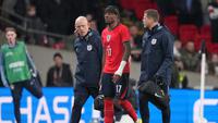 Cedera, Noni Madueke harus ditarik keluar dari laga uji coba antara Inggris vs Uruguay di Stadion Wembley, Sabtu (28/03/2026) dini hari WIB. (AP Photo/Alastair Grant)