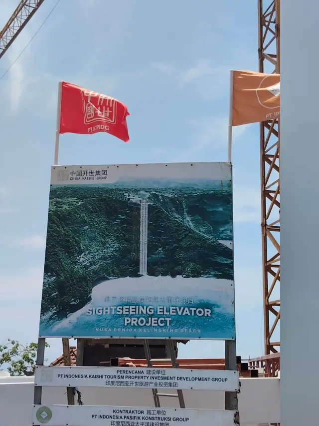 Proyek lift kaca di Pantai Kelingking Bali