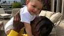 Travis Scott pun mengunggah dua foto dirinya yang tengah menghabiskan waktu dengan Stormi. (instagram/travisscott)