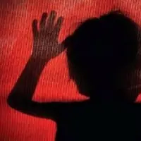 Tak kuat menahan malu karena diarak telanjang, siswi SMP ini coba bunuh diri.