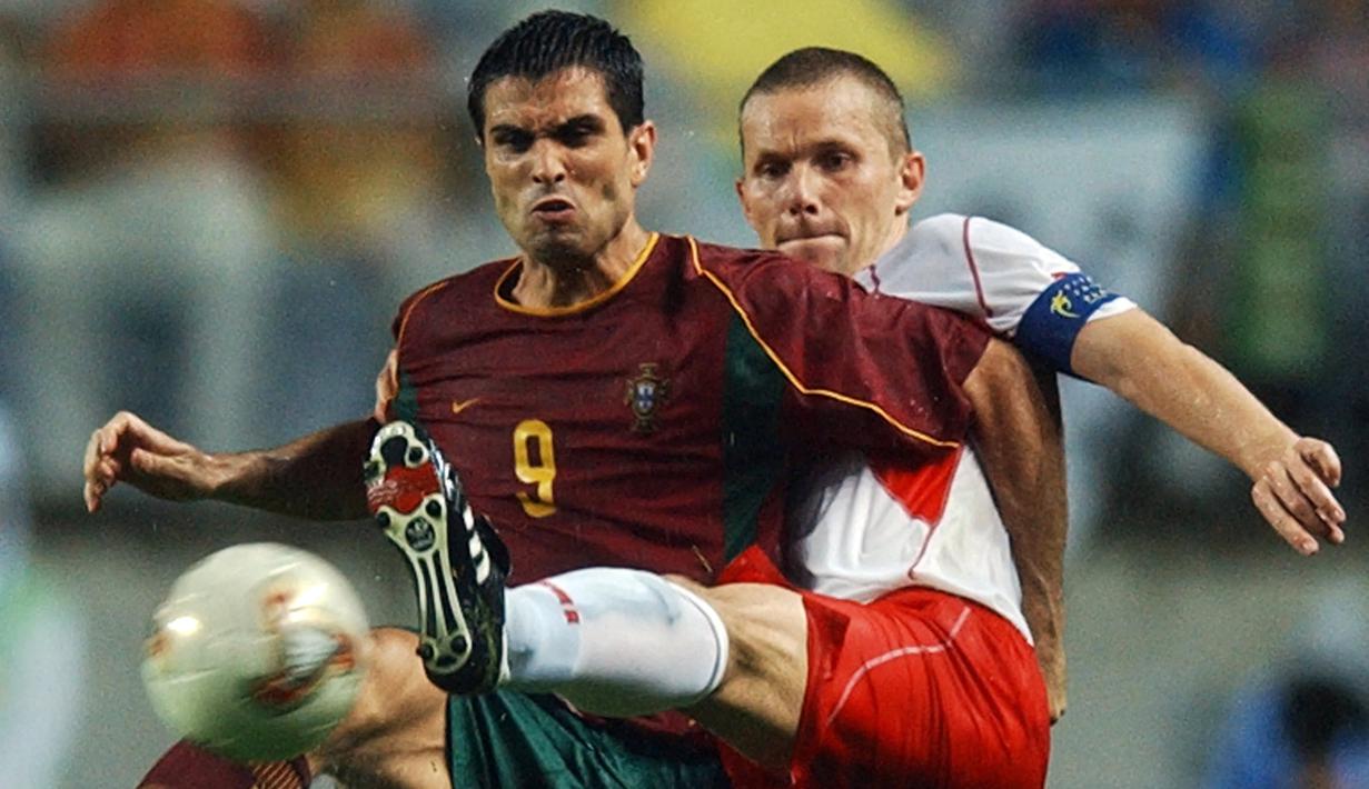 Sayang, Portugal yang hanya mengemas tiga poin dari satu kali menang dan dua kali kalah harus tersingkir di fase grup usai hanya menempati posisi ketiga di bawah Korea Selatan dan Amerika Serikat. Total, Pauleta mampu mencetak 3 gol dan 1 assist bagi Portugal di Piala Dunia 2002. (AFP/Pascal Guyot)