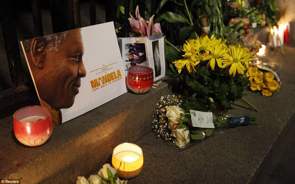 Penghormatan terakhir untuk Nelson Mandela (c) dailymail.co.uk