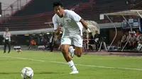 Penyerang Timnas Indonesia U-19, Serdy Ephy Fano Boky. (Bola.com/Aditya Wany)
