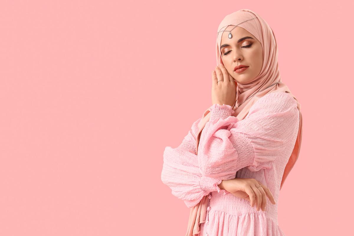 Tampil Maksimal Saat Lebaran, Ini Inspirasi Makeup yang Match dengan Warna Outfit