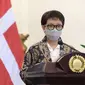 Menlu Retno Marsudi menerima kedatangan Menlu Jeppe Kofod di Gedung Pancasila, Jakarta, Senin (22/11/2021). (Dok: Kemlu RI)