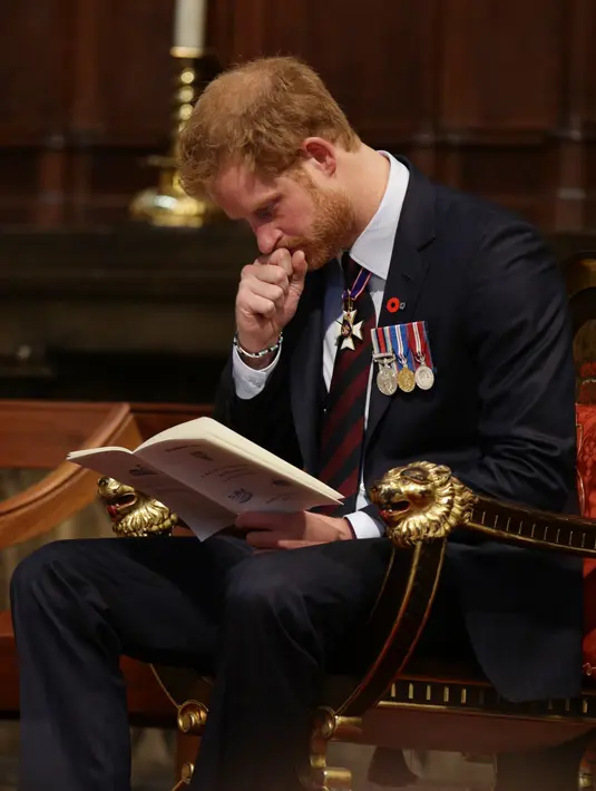 Melansir Dailymail, pihak kerajaan telah resmi mengkonfirmasi kebenaran hubungan asmara keduanya melalui unggahan foto di Twitter. Konfirmasi tersebut dilakukan dengan menuliskan sebuah surat. (AFP/Bintang.com)