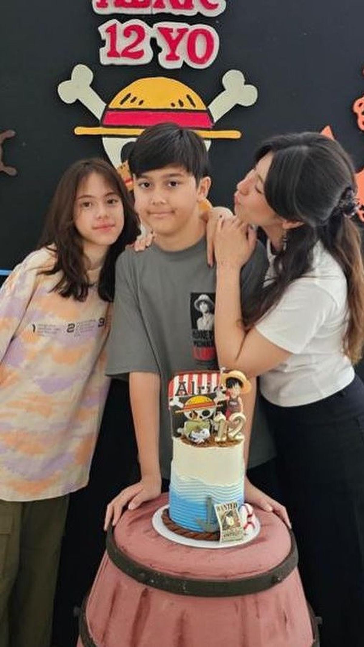 Bersama Kakak-Kakaknya