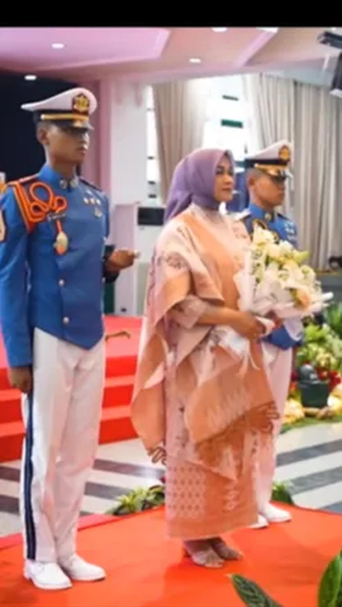"Sehingga nantinya akan menjadi pribadi yang berkarakter dan profesional serta menjadi generasi muda calon-calon pemimpin TNI Angkatan Darat, bangsa dan negara yang unggul," tutupnya.<br>