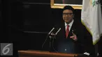 Mendagri Tjahjo Kumolo menyampaikan sambutan dalam Rapat Paripurna Istimewa di Gedung DPRD Provinsi Jakarta, Senin (22/6/2015). Rapat Paripurna Istimewa tersebut berlangsung dalam rangka HUT ke-488 Jakarta. (Liputan6.com/Herman Zakharia)