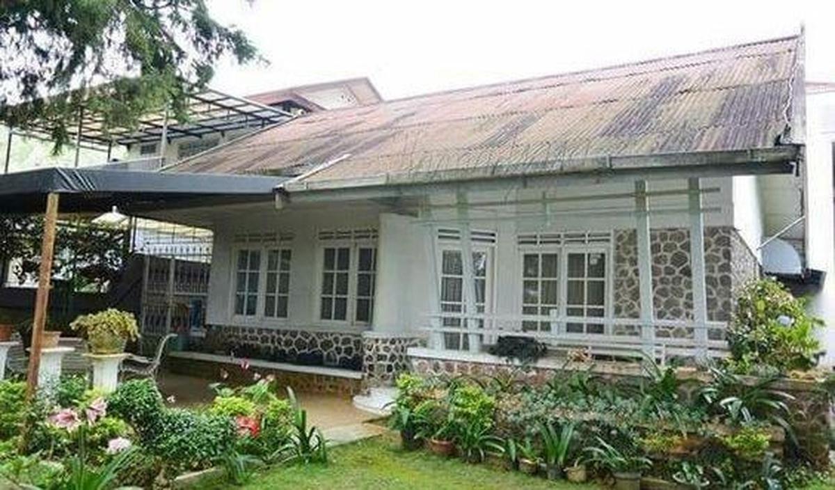 3. Rumah Jadul dengan Gaya Belanda Kuno