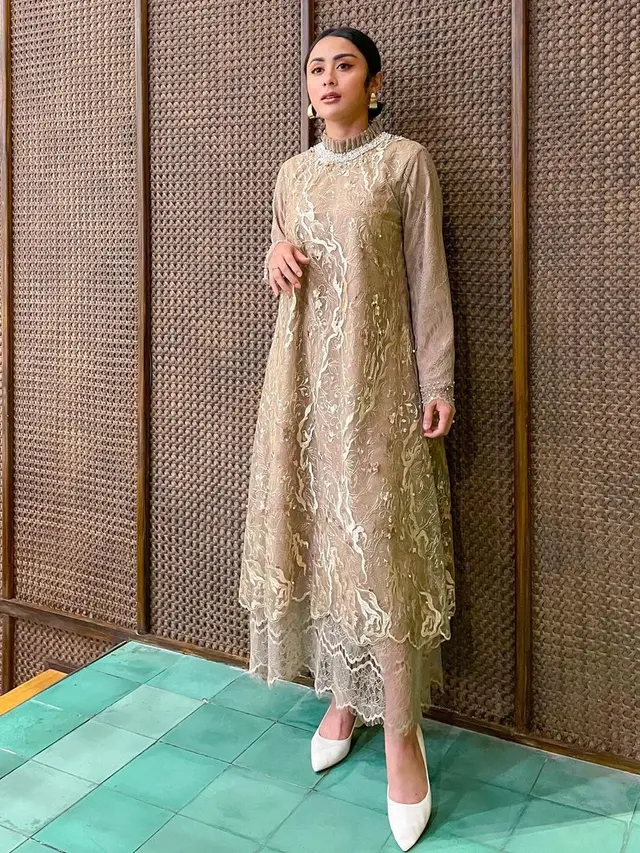 8 Inspirasi Baju Lebaran Satin dari Mikha Tambayong hingga Raline Shah