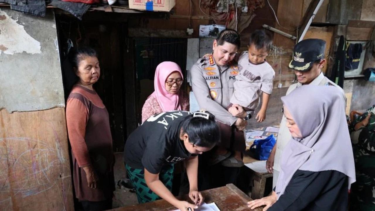 Cerita Pilu di Balik Bocah 4 Tahun Memulung Bantu Nenek di Jaktim, Ayah Dipenjara dan Ibu Menikah Lagi di Kampung