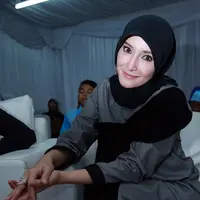 Bagi Inneke Koesherwati, bisa menyiapkan makanan untuk berbuka puasa, merupakan kenikmatan tersendiri baginya. (Deki Prayoga/Bintang.com)