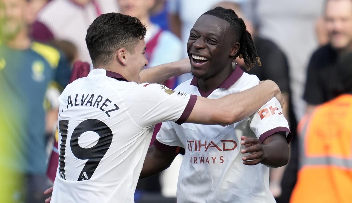 Dalam beberapa musim terakhir di liga-liga top Eropa, pesepak bola asal Belgia selalu menjadi rebutan para klub elite Eropa berkat kapasitas skill yang mumpuni. Seperti di Premier League Liga Inggris musim 2023/2024 ini, tercatat ada 4 pemain asal Belgia yang membela klub anggota Big Six. Siapa saja? Berikut daftar keempatnya. (AP Photo/Kin Cheung)