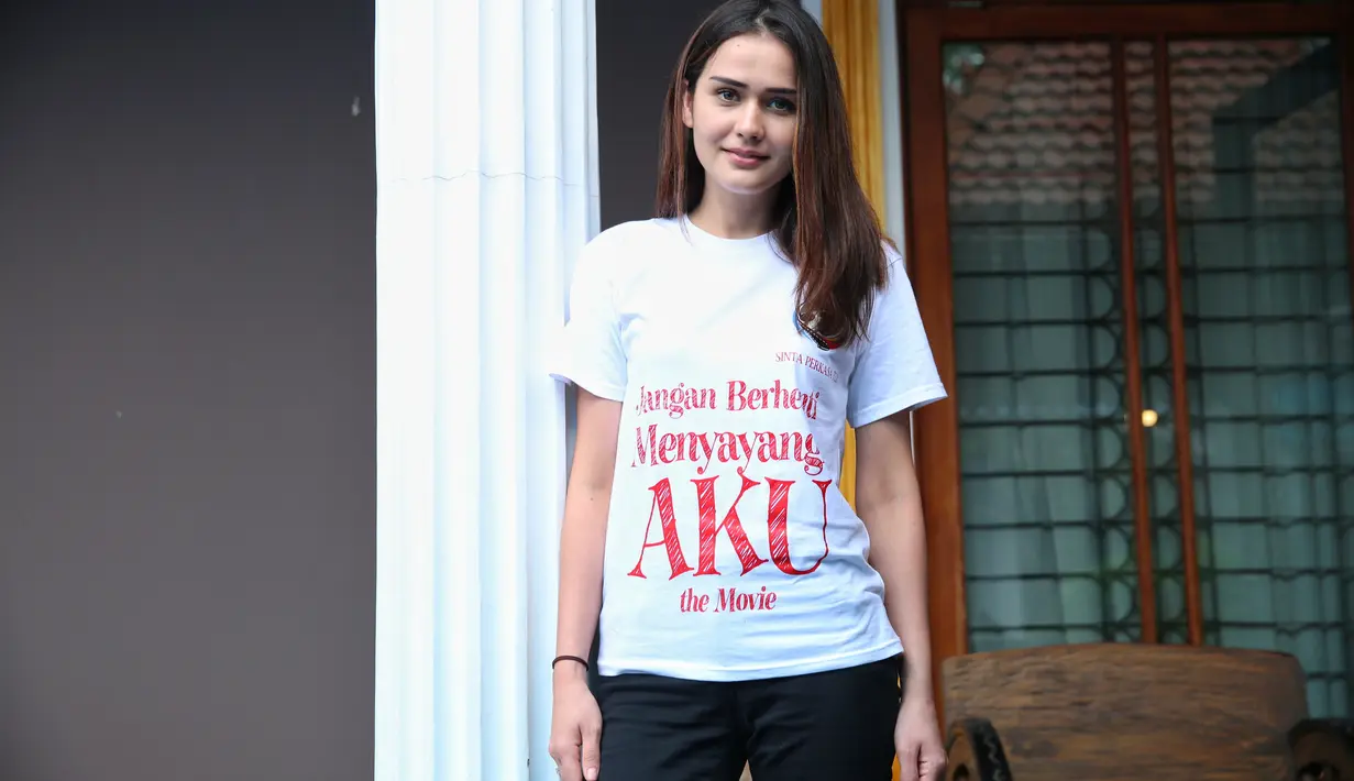 Senk Lotta hadir saat syukuran jelang proses syuting film Jangan Berheti Menyayangi Aku di kawasan BSD, Tangerang Selatan, Kamis (12/3/2020). (Adrian Putra/Fimela.com)