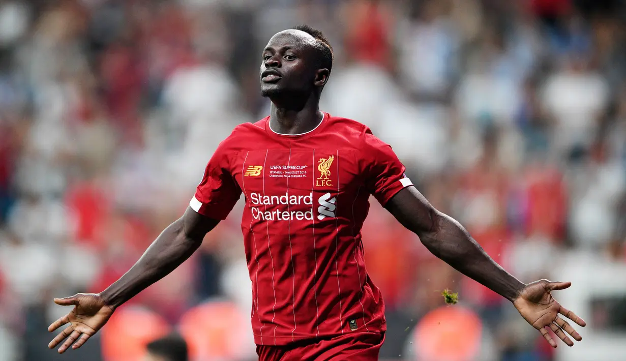 6. Sadio Mane (Liverpool) - Peraih sepatu emas Premier League musim lalu ini mempunyai kecepatan yang bisa membuat bek lawan kewalahan. Striker Liverpool ini memliki kecepatan 94. (AFP/Bulent Kilic)