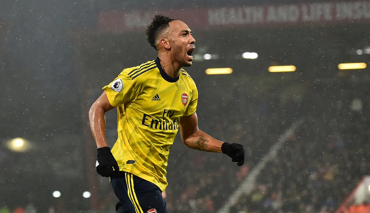 2015 : Pierre-Emerick Aubameyang - Pemain asal Gabon ini meraih penghargaan pemain terbaik Benua Afrika saat bermain untuk Borussia Dortmund. (AFP/Glyn Kirk)