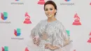 Penyanyi Angelique Boyer berpose di atas karpet merah saat menghadiri ajang penghargaan tahunan Latin Grammy Awards ke-17 di Las Vegas, Nevada, Kamis (17/11). (AFP PHOTO/Tommaso Boddi)