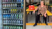 Nenek Ini Diusir Setelah 60 Tahun Jualan Minum, Alasannya Bikin Sedih