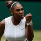 Ekspresi petenis AS, Serena Williams usai meraih poin dari Alison Riske yang juga berasal dari AS pada perempat final Grand Slam Wimbledon di London, Selasa (9/7/2019). Serena ke semifinal dengan susah payah usai mengalahkan petenis non-unggulan Alison Riske 6-4, 4-6, dan 6-3. (Adrian DENNIS/AFP)