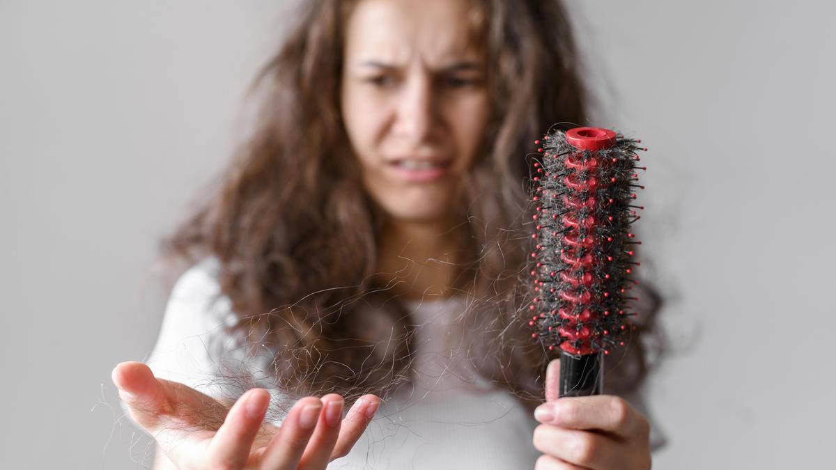 5 Bahan Alami yang Efektif Mengatasi Rambut Rontok