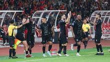 Para pemain Persija Jakarta merayakan gol yang dicetak oleh Allano Lima ke gawang PSIM Yogyakarta dalam laga pekan ke-14 BRI Super League 2025/2026 di Stadion Utama Gelora Bung Karno, Jakarta, Jumat (28/11/2025). (Bola.com/M Iqbal Ichsan)