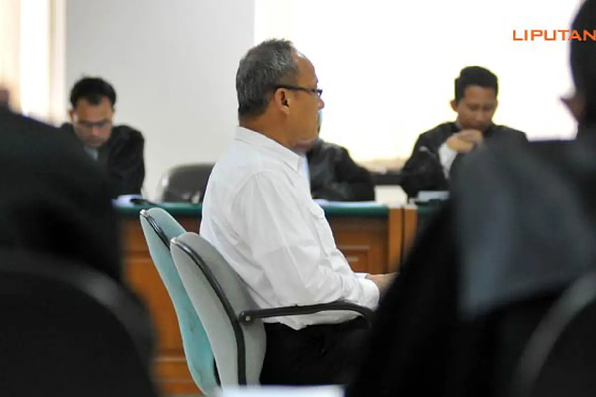 sidang-dedy-kusdinar-131107c.jpg