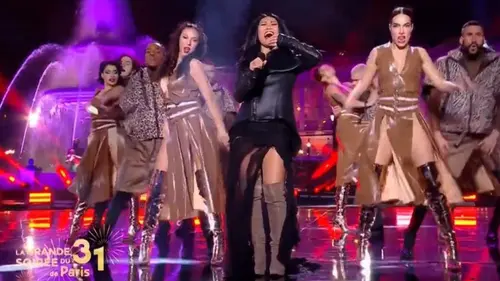Anggun Tampil Memukau Dalam Perayaan Malam Tahun Baru di Champs Elysées  Paris - ShowBiz Liputan6.com