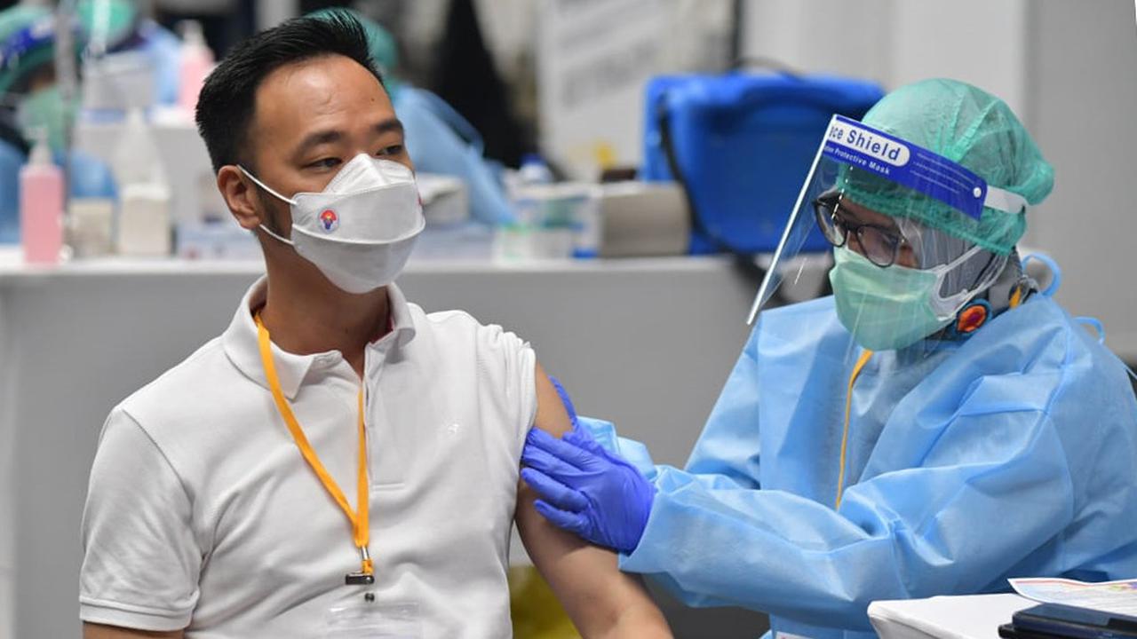 FOTO: Hore, Atlet Indonesia Mulai Suntik Vaksin Covid-19