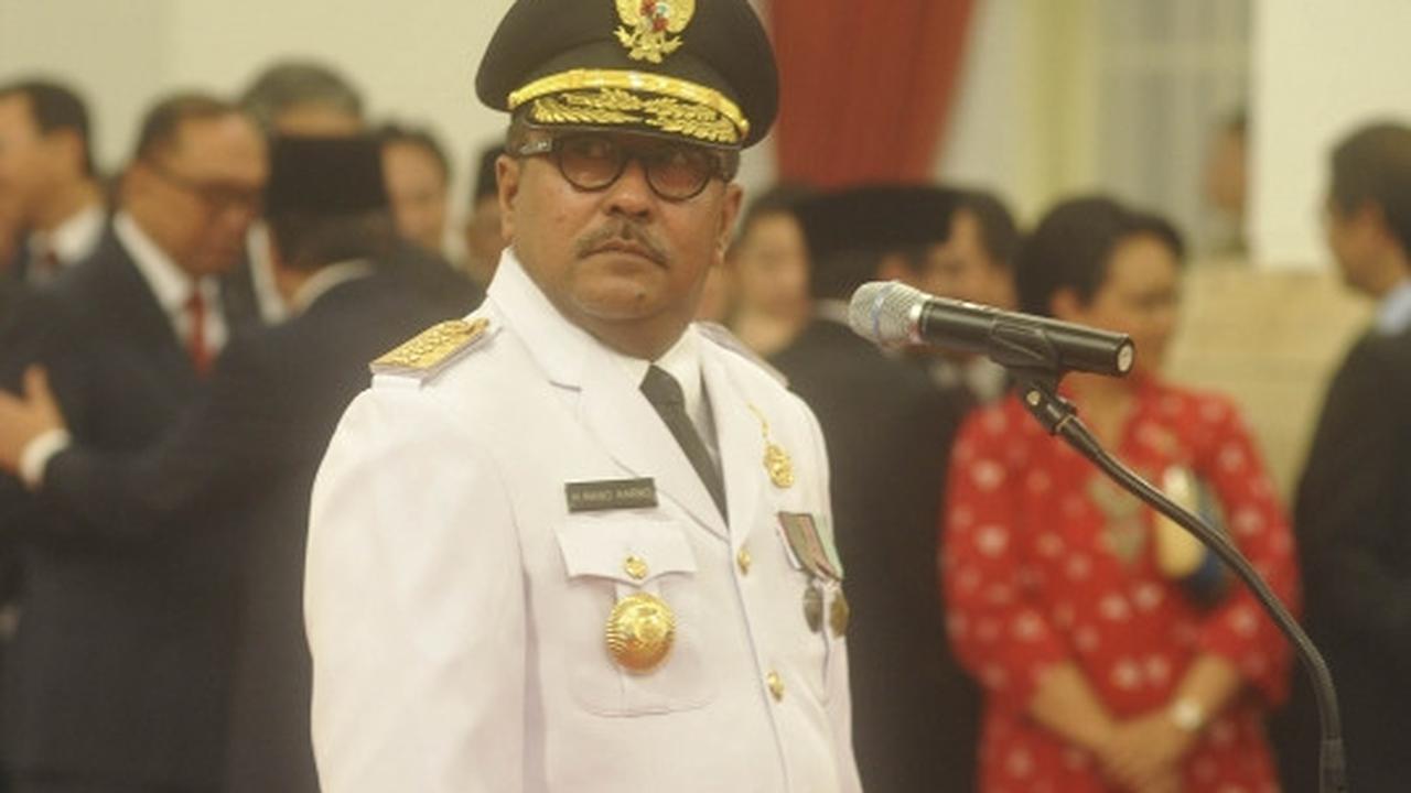 Dilantik jadi Gubernur Banten, Rano Karno acungkan jempol
