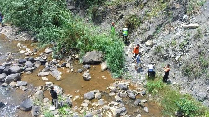 Komunitas Mancing Mania Banjarnegara didukung oleh AJI Kota Purwokerto dan sejumlah pihak lain melakukan gerakan pemulihan ekosistem sungai. (Foto: Liputan6.com/Rudal Afgani Dirgantara)