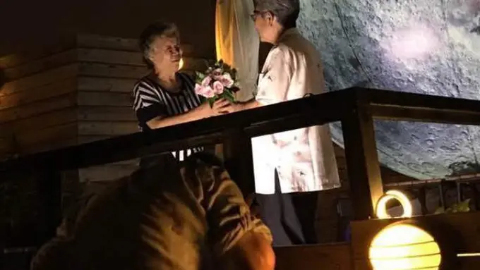 Untuk yang Tercinta, Bulan Pun akan Kubawa ke Hadapannya