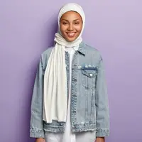 Ilustrasi Gamis dengan Outer Denm (credit: wayhomestudio/freepik)