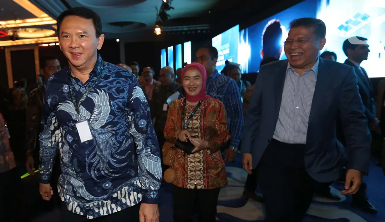 Komisaris Utama Pertamina (Persero) Basuki Tjahaja Purnama (kiri) menghadiri pembukaan Pertamina Energy Forum 2019 di Jakarta, Selasa (26/11/2019). Kehadiran Basuki yang biasa disapa Ahok tersebut menjadi perhatian dalam pembukaan acara tersebut. (merdeka.com/Imam Buhori)