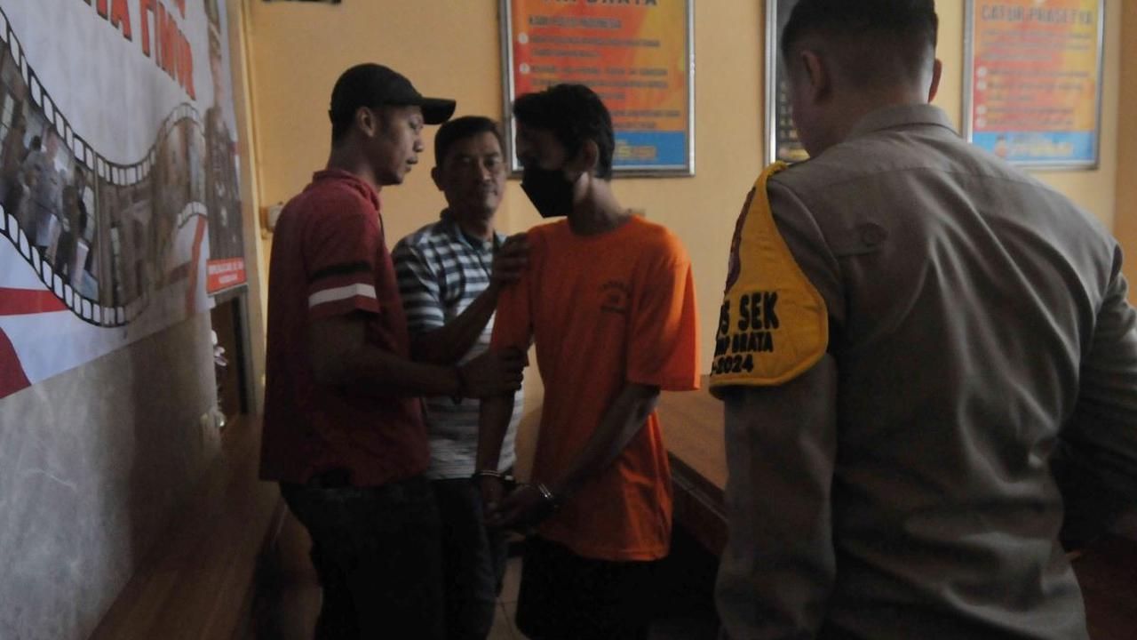 Saat melakukan penggeledahan, petugas menemukan barang pil ekstasi dalam pemanas nasi sebanyak 514 butir.<br>