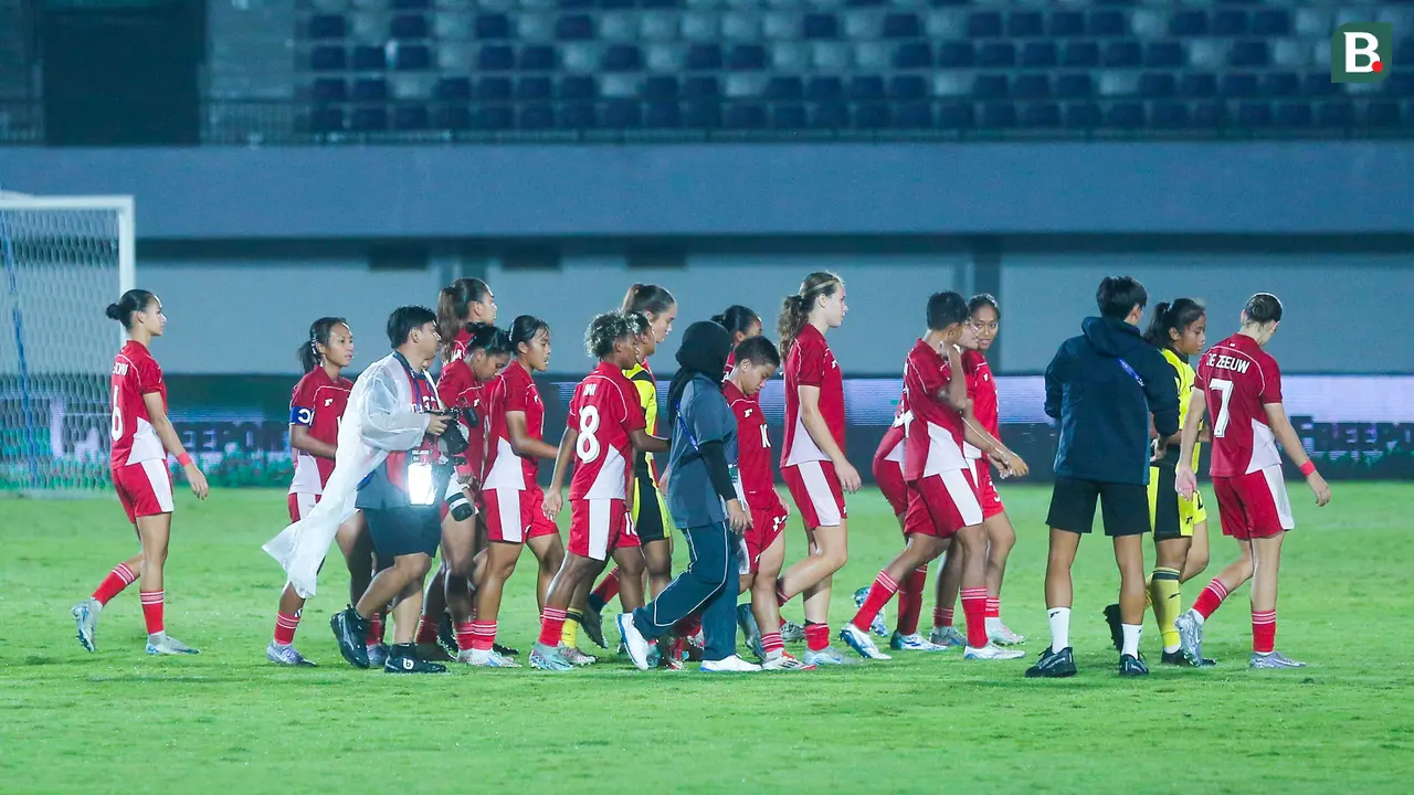 Foto: Kecewa Berat Pemain Timnas Indonesia Putri Setelah Dipastikan Gagal Lolos ke Piala Asia Putri 2026