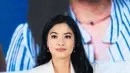 Menjadi yang tertua dengan usia 43 tahun, wajah Titi Kamal nampak tak berubah sama sekali. Justru makin glowing dan flawless dengan makeup minimalis [@titi_kamall]