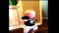 Bayi Lari Ketakutan Mendengar Suara Kakeknya Mengaum