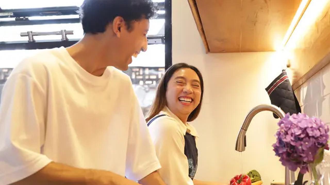 8 Kalimat Tulus yang Membuat Pasanganmu Makin Jatuh Hati