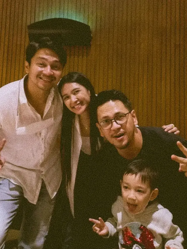 Rayakan Bersama Mikha Tambayong, Ini 6 Momen Ulang Tahun Deva Mahenra