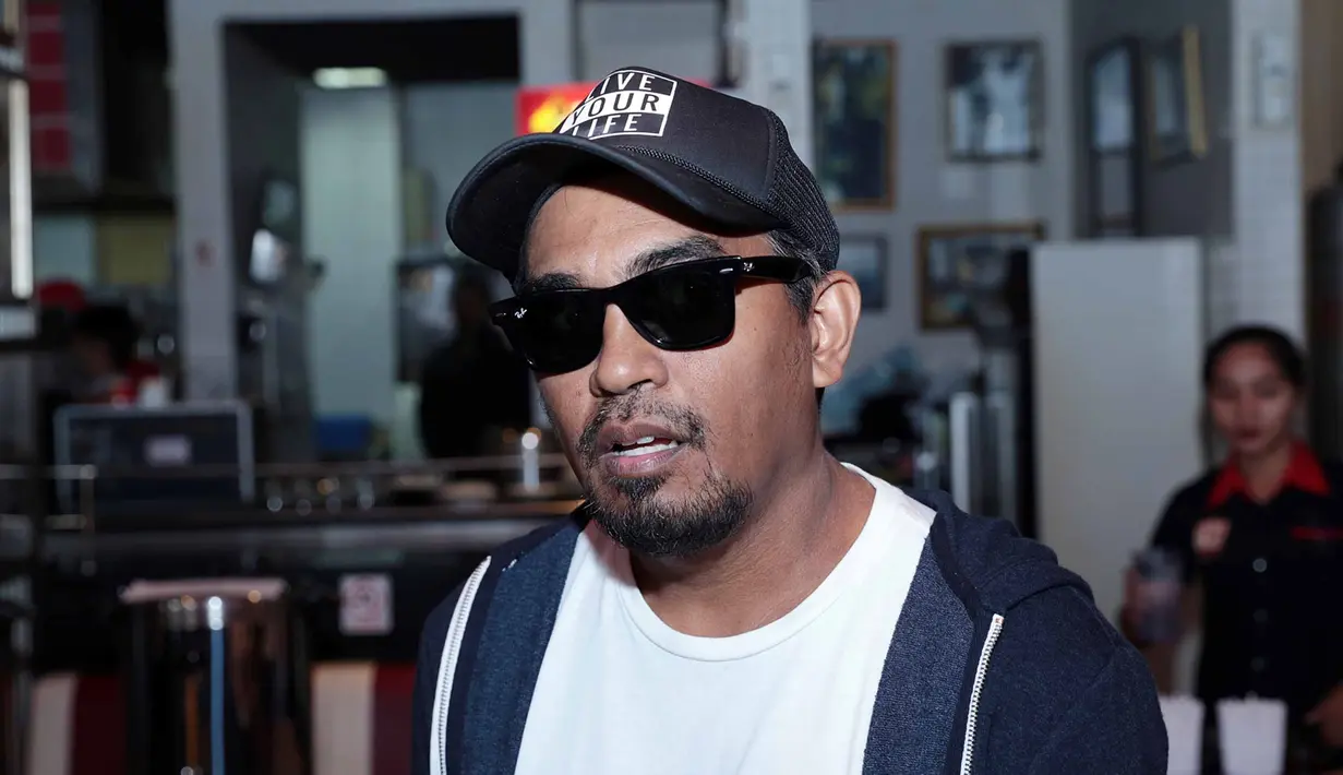 Pasang surut sebuah hubungan sudah biasa terjadi. Begitu juga dengan hubungan Glenn Fredly dengan Aura Kasih. Keduanya kembali dikabarkan putus. Hal terlihat dari status di media sosial Aura Kasih. (Deki Prayoga/Bintang.com)