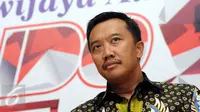 Menpora, Imam Nahrawi menyimak pertanyaan terkait hitung mundur ajang MXGP 2017 di Jakarta, Rabu (18/1). Ajang motokross internasional MXGP 2017 akan digelar di kota Pangkal Pinang, 4-5 Maret mendatang. (Liputan6.com/Helmi Fithriansyah)