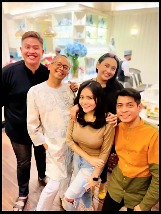 Menurut Tiwi, acara ini digagas oleh Ari Tulang. Seperti diketahui, Ari Tulang salah satu koreografer di ajang pencarian bakat bernyanyi yang digelar puluhan tahun lalu. [Instagram/mysamawar]