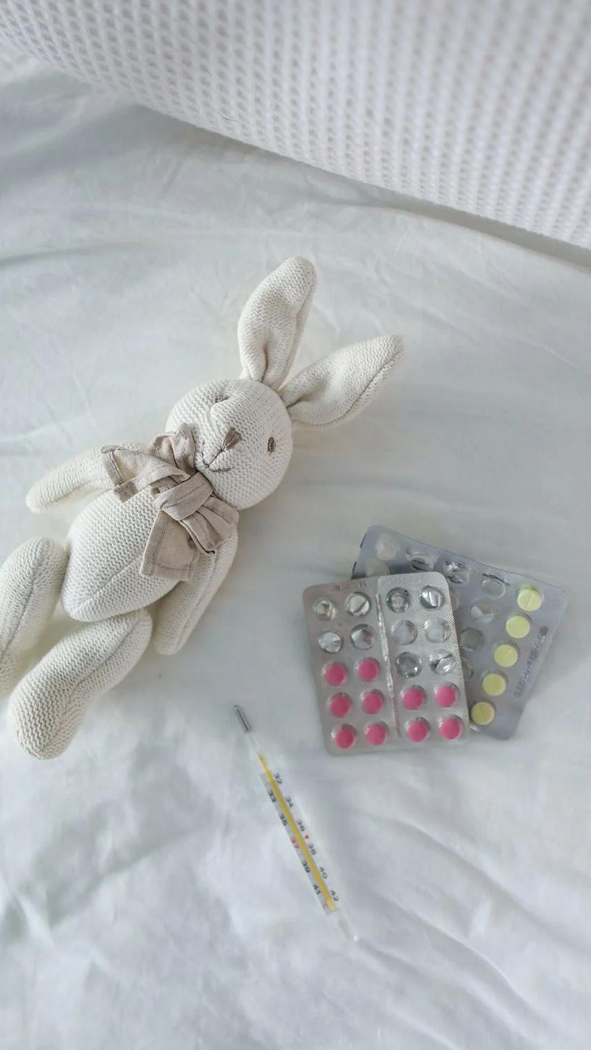Selain mengetahui tindakan pertolongan pertama, pencegahan juga sangat penting. Kejang demam pada anak dapat dicegah dengan obat penurun panas yang aman, seperti parasetamol.