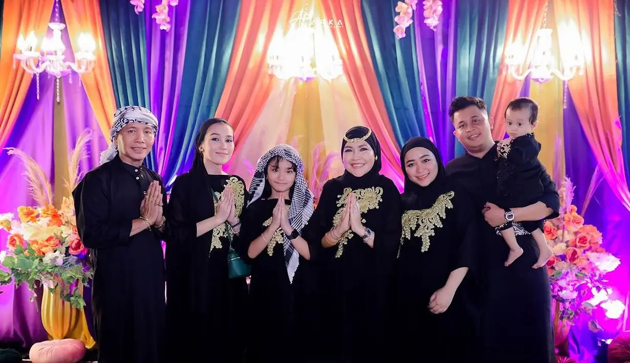 Keluarga Ayu Ting Ting. [Foto: Instagram/ayutingting92]