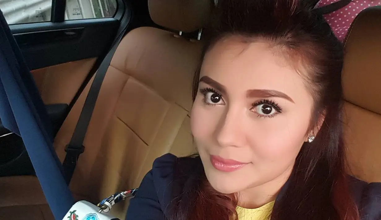 Penyanyi dangdut Chintya Sari telah menyelesaikan pendidikan S3. Chintya Sari yang juga pernah menjadi co-host Bukan Empat Mata bersama Tukul Arwana  menyelesaikan studi S1 di Jurusan Manajemen dan S2 di Komunikasi. Chintya melanjutkan studi S3 di Universitas Padjajaran jurusan Psikologi. [Instagram/chintyasari.msi]