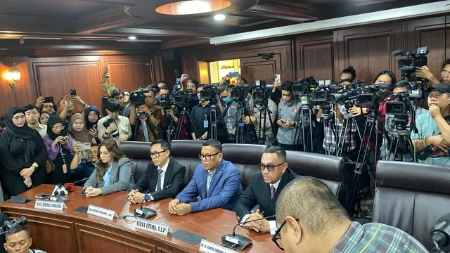 Wajah Lesu Sahroni, Eko Patrio, Uya Kuya dan Nafa Urbach di Sidang MKD
